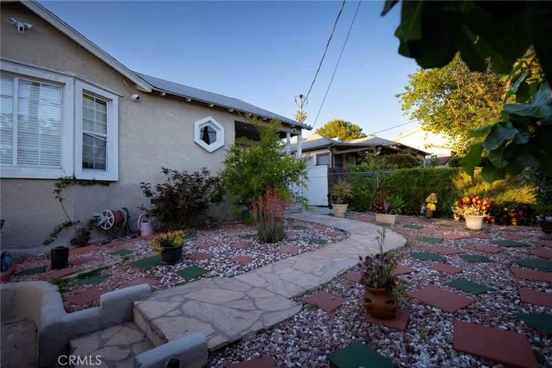 10096 Tujunga Canyon Boulevard, Tujunga, CA 91042