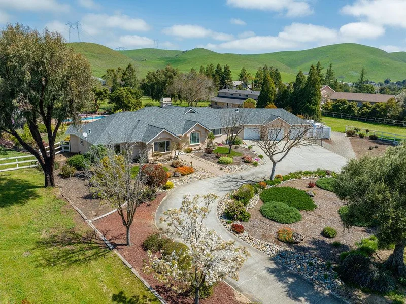 5629 Sundown Lane, Tres Pinos, CA 95075