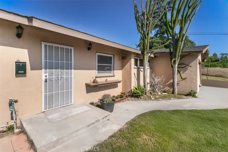 10413 Independence Avenue, Chatsworth, CA 91311