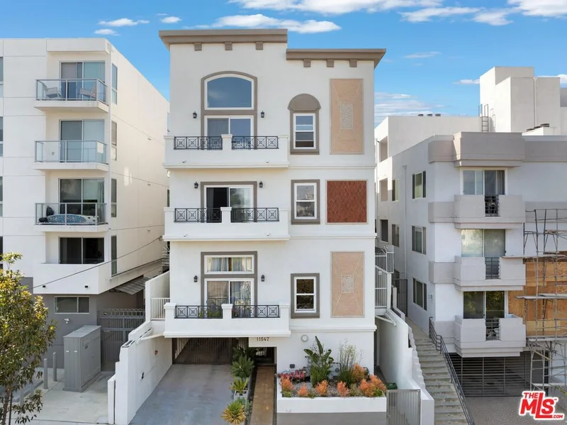 11547 Rochester Avenue 202, Los Angeles, CA 90025