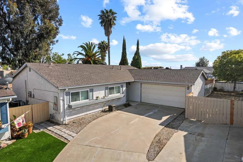 8590 Lake Bluffs Cir, Spring Valley, CA 91977