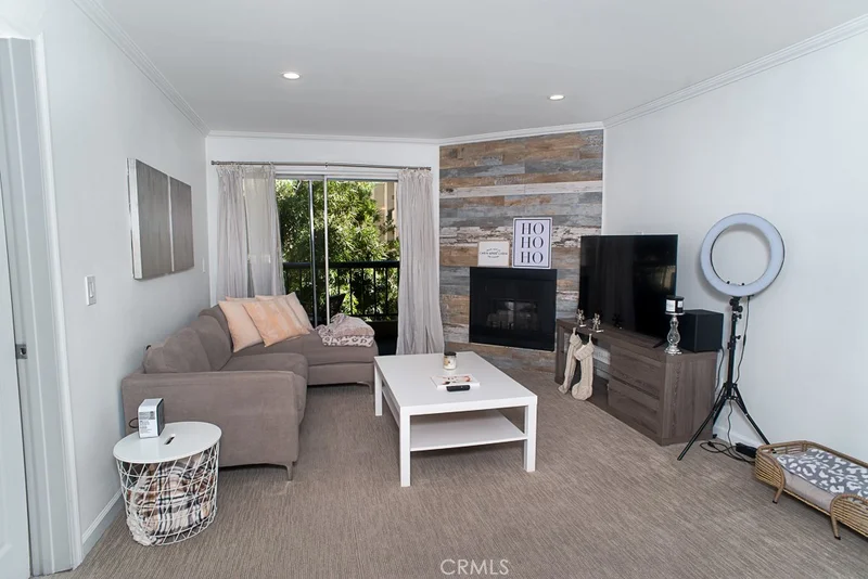 5500 Owensmouth Avenue 213, Woodland Hills, CA 91367