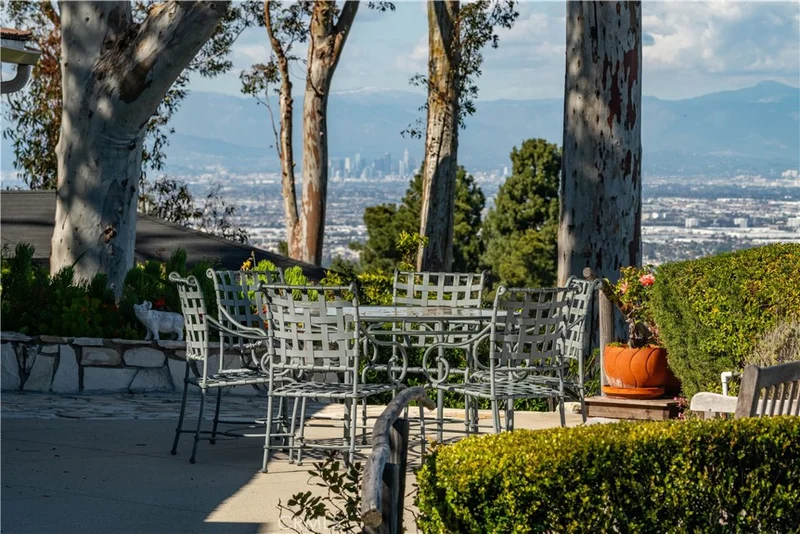 10 Stallion Road, Rancho Palos Verdes, CA 90275