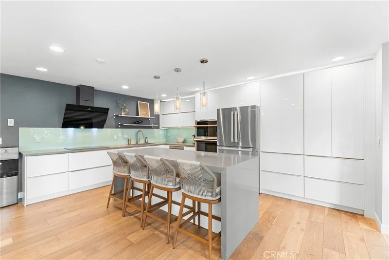 615 S Prospect Avenue 105, Redondo Beach, CA 90277