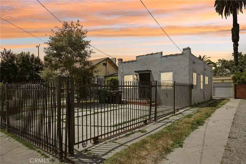 849 W 94th St, Los Angeles, CA 90044