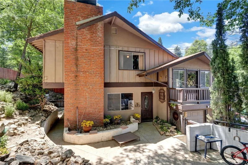 22595 Waters Drive, Crestline, CA 92325