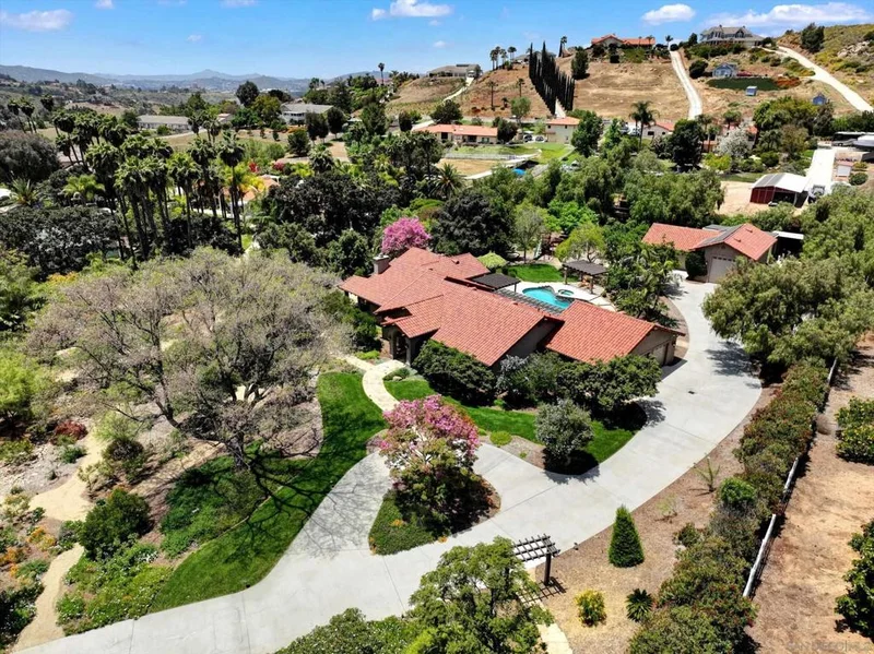 10040 Circa Valle Verde, El Cajon, CA 92021