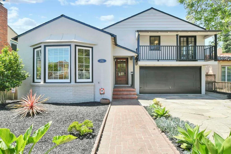 3015 Hyde St, Oakland, CA 94601