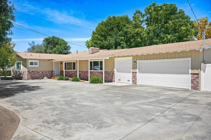 10215 Vista Camino, Lakeside, CA 92040