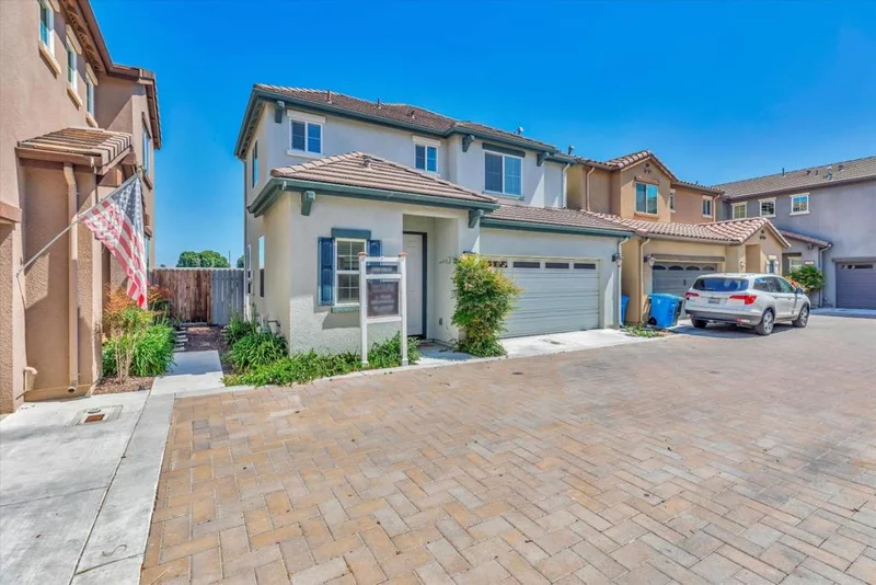 254 Slate Avenue, Hollister, CA 95023