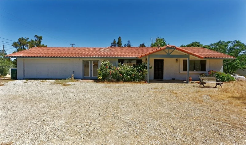 10373 Paramount Road, Phelan, CA 92371