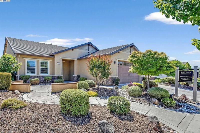 2720 Maple Grove Ave., Manteca, CA 95336