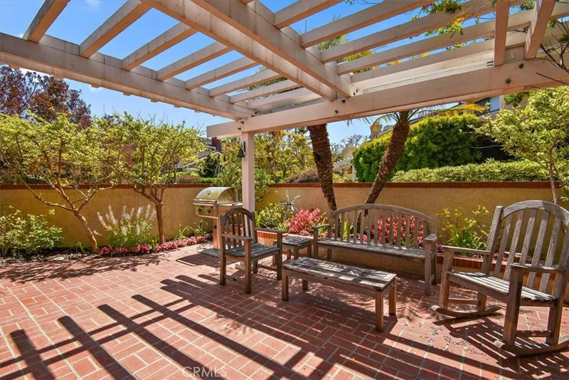 19 Fairway Drive 1, Manhattan Beach, CA 90266