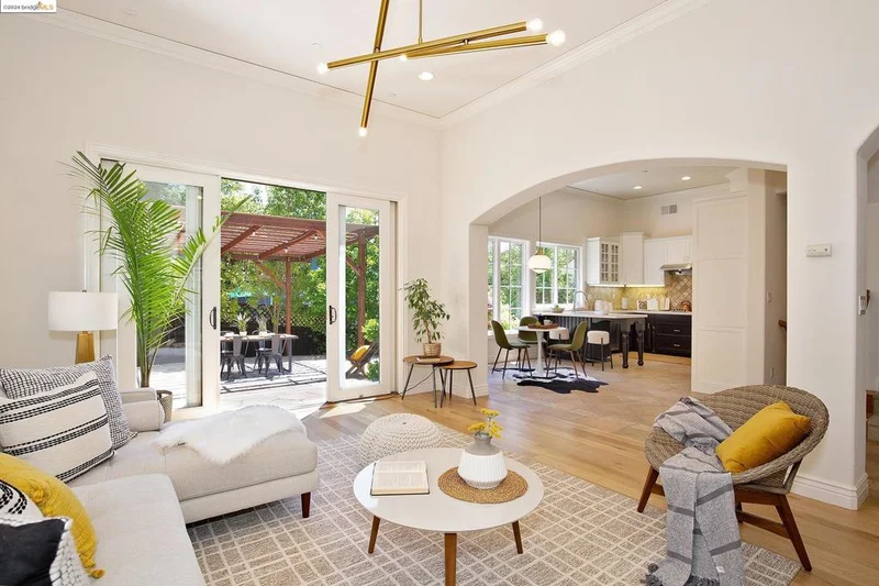 10 Woodside Glen Ct, Oakland, CA 94602