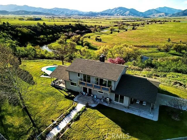 945 Holcomb Road, Montague, CA 96064