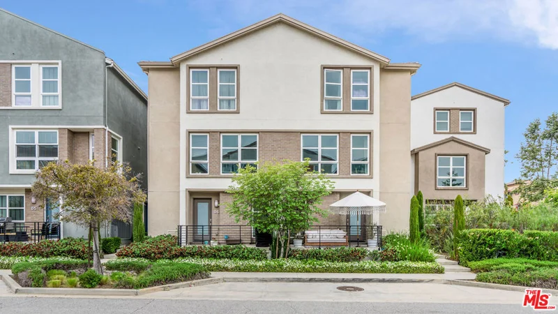 2700 E Chaucer Street 7, Los Angeles, CA 90065