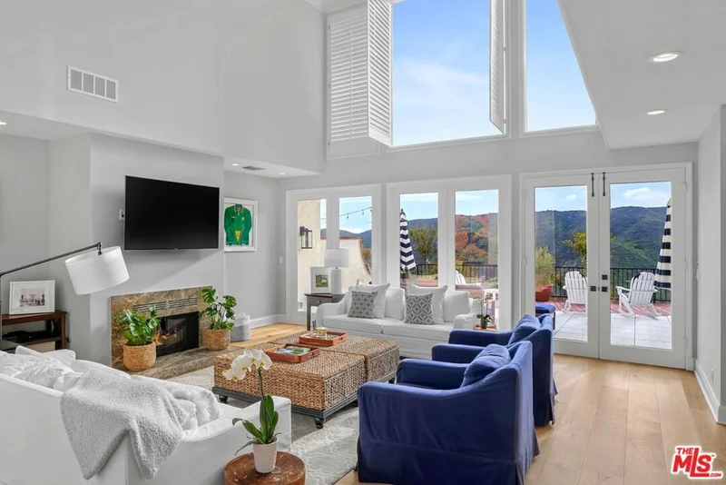 2253 Canyonback Road, Los Angeles, CA 90049