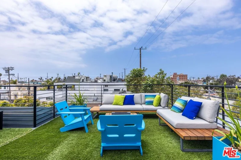 300 S Venice Boulevard, Venice, CA 90291