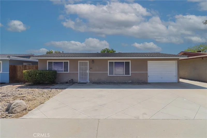 851 S State Street, Hemet, CA 92543