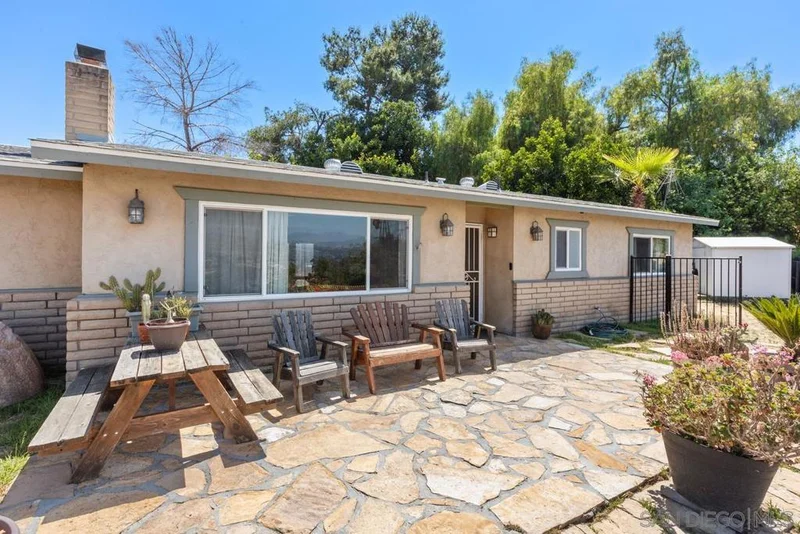 8562 Wintergardens Blvd, Lakeside, CA 92040