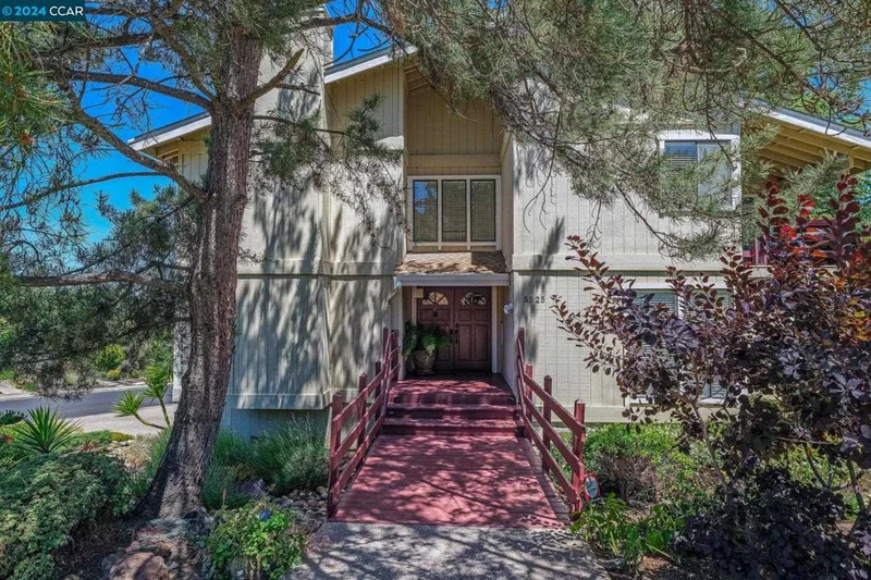 5525 Merritt Drive, Concord, CA 94521-4708