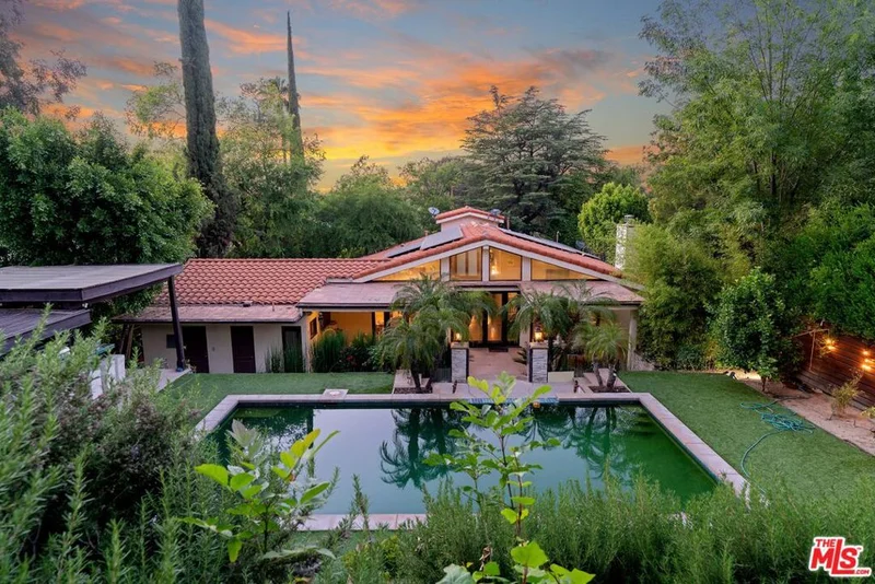 19052 Santa Rita Street, Tarzana, CA 91356