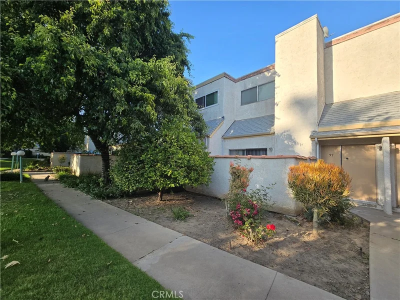 8841 Independence Avenue 37, Canoga Park, CA 91304