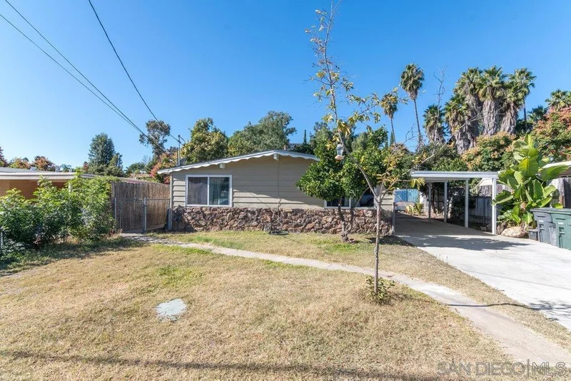 618 Galopago St, Spring Valley, CA 91977