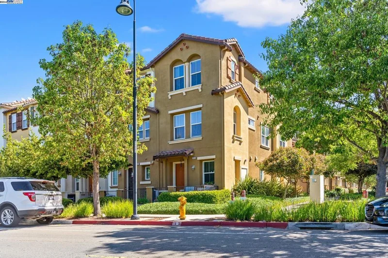 1016 Martin Luther King Dr, Hayward, CA 94541