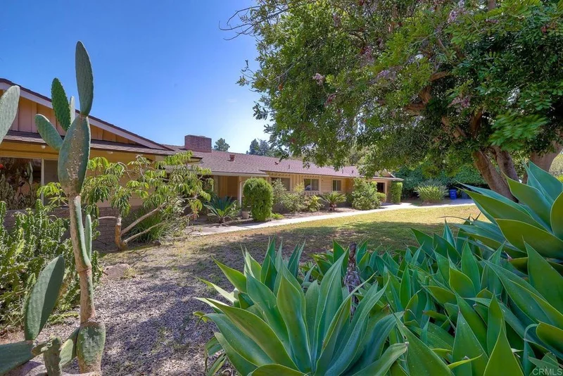 8675 Mariposa, La Mesa, CA 91941