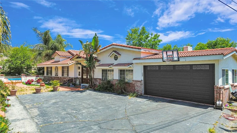 10452 Glory Avenue, Tujunga, CA 91042