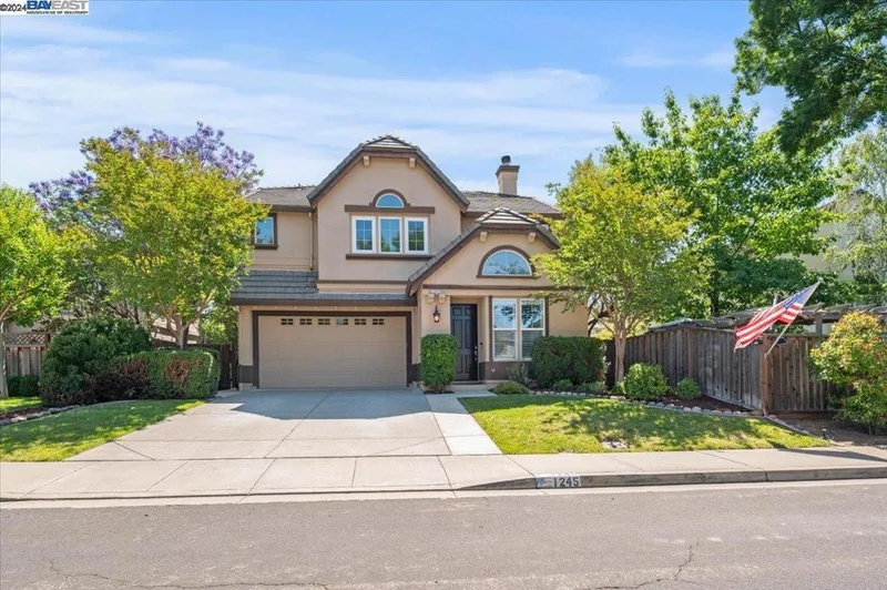 1245 Hyacinth Ct, Livermore, CA 94551