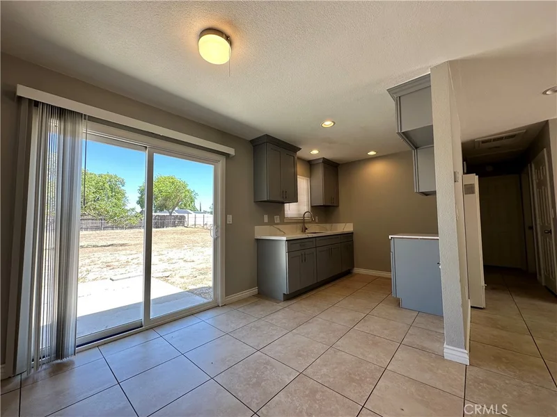 10295 Lincoln Avenue, Hesperia, CA 92345