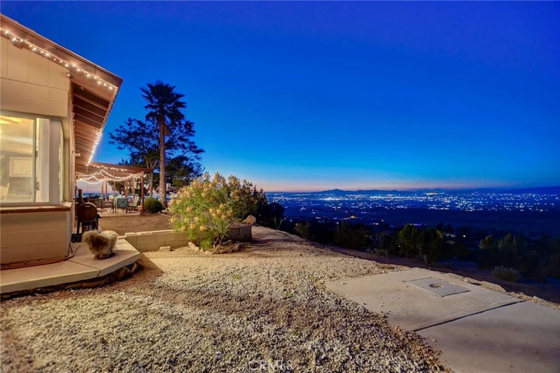 9138 Reposo Lane, Apple Valley, CA 92308