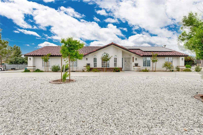 18790 Siskiyou Road, Apple Valley, CA 92307