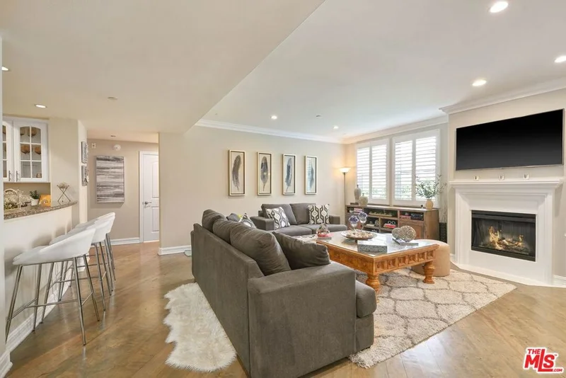 4237 Longridge Avenue 203, Studio City, CA 91604