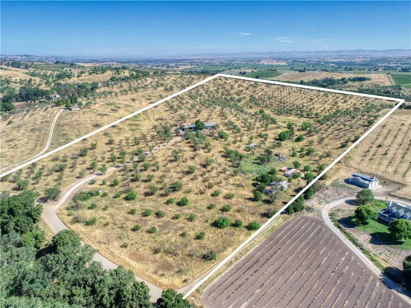 4240 Rancho Road, Templeton, CA 93465