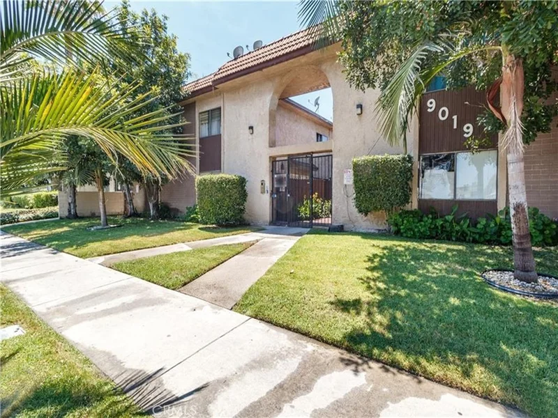 9019 Cedros Avenue 1, Panorama City, CA 91402