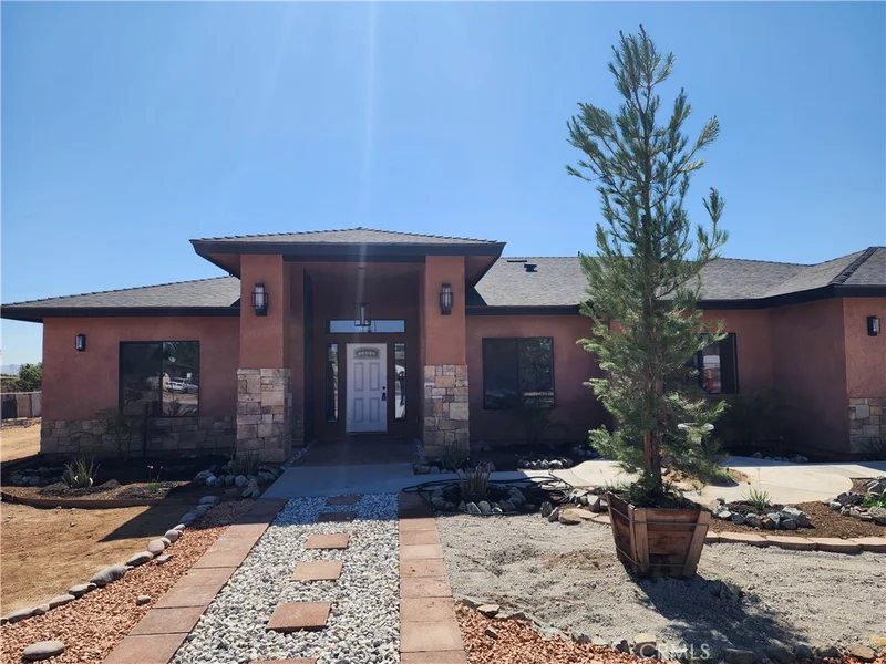 8811 Sixth Avenue, Hesperia, CA 92345