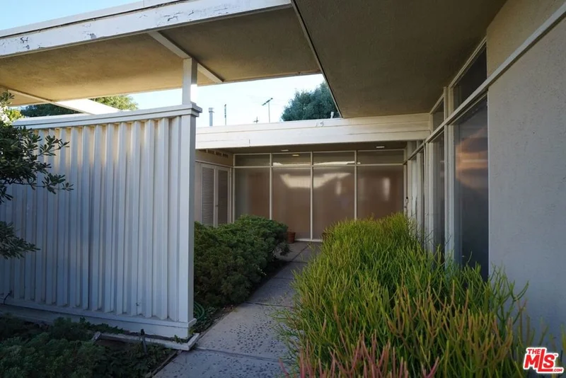 4138 Mantova Drive, Los Angeles, CA 90008