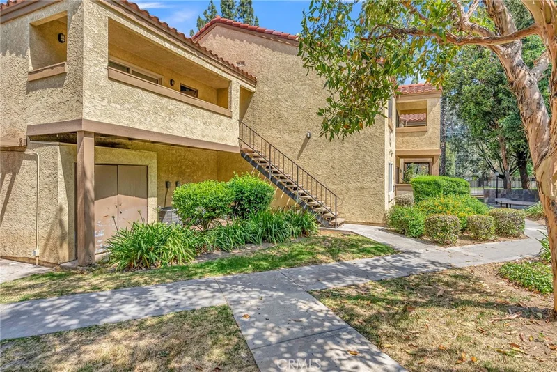 1140 W Blaine Street 201, Riverside, CA 92507