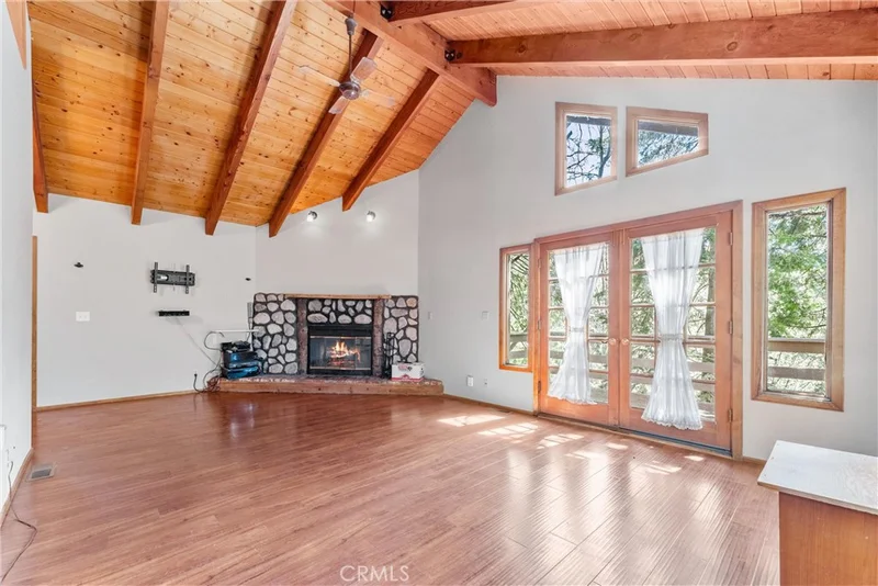 858 Sierra Vista Drive, Twin Peaks, CA 92391
