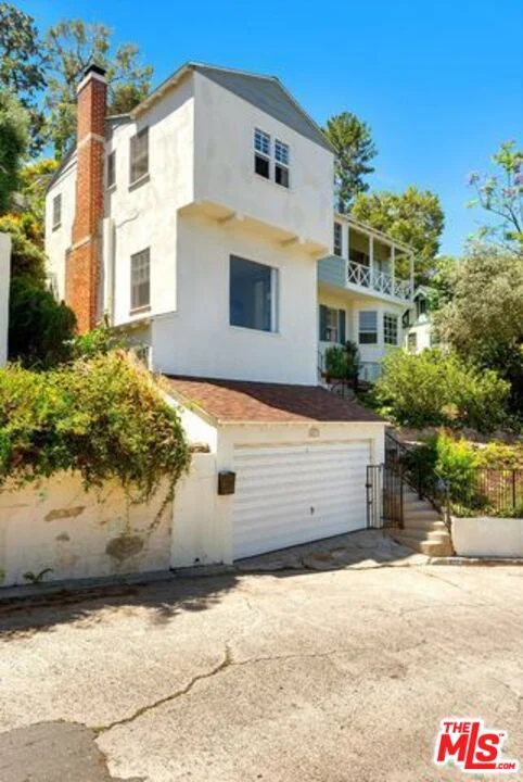 6217 Scenic Avenue, Los Angeles, CA 90068