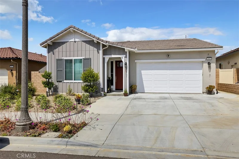 464 Autumn Path Lane, Santa Paula, CA 93060