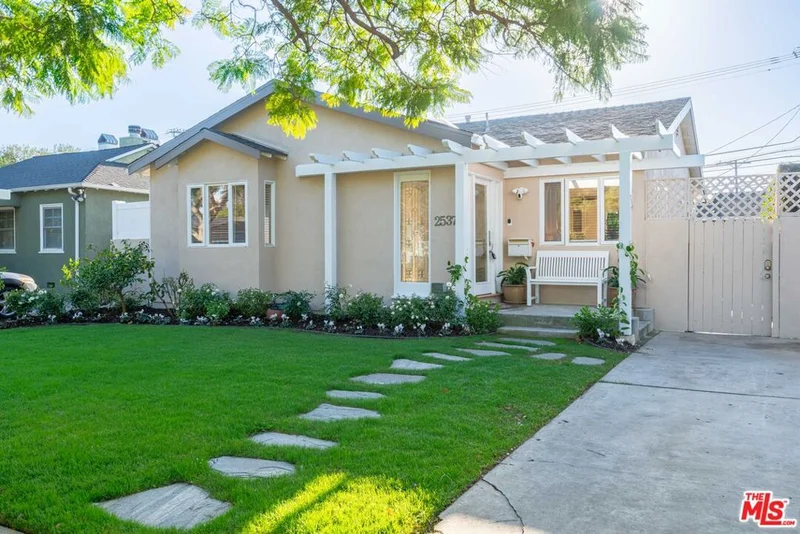 2537 Barry Avenue, Los Angeles, CA 90064
