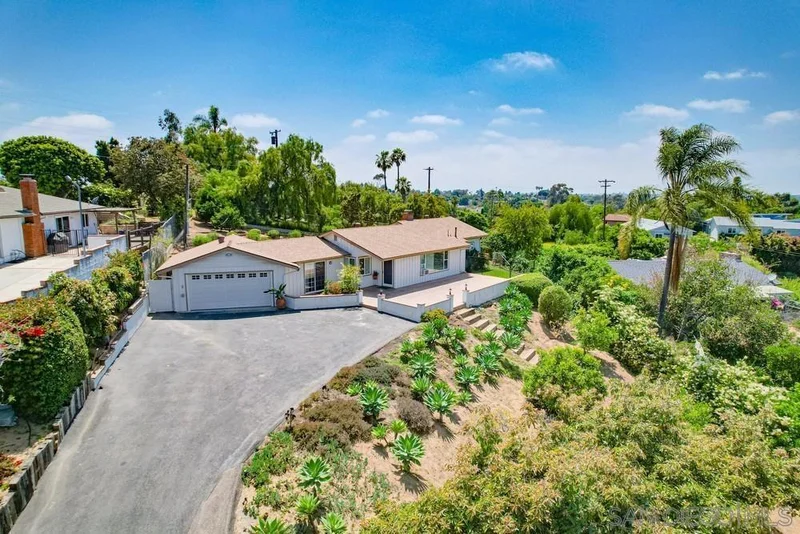 1229 Phillips St, Vista, CA 92083