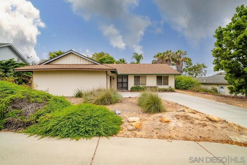 561 Stewart Dr, Vista, CA 92083