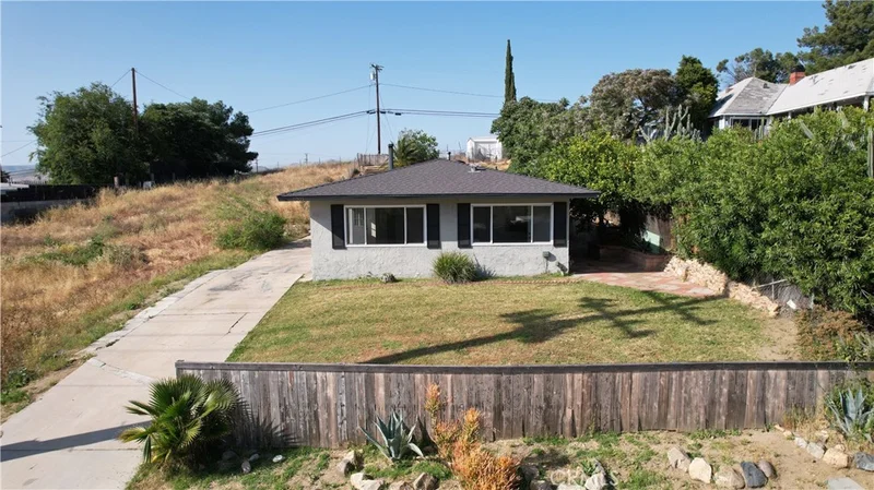 1005 W Sumner Avenue, Lake Elsinore, CA 92530