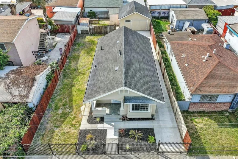 1040 89th Ave, Oakland, CA 94621