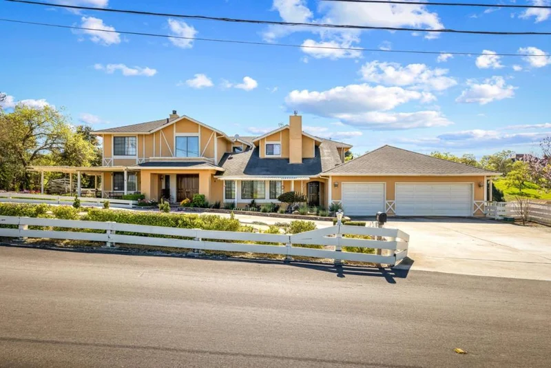 860 W San Martin Avenue, San Martin, CA 95046